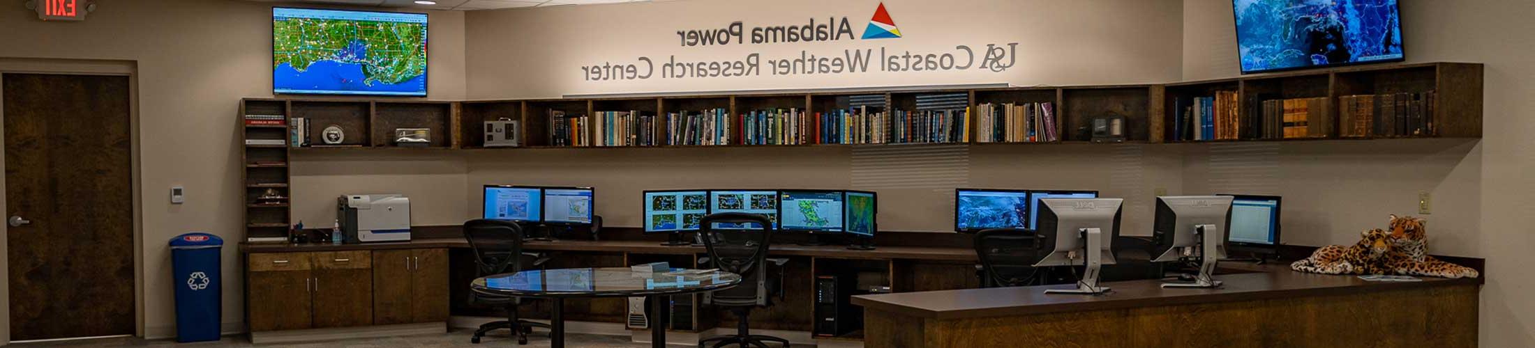 Alabama Power-USA Coastal Weather 研究 Center office displaying monitors.
